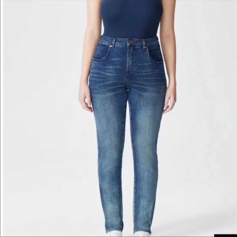 Universal Standard Seine distressed blue Jeans 16
